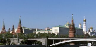 Κρεμλίνο: «Το Κίεβο πρέπει να αποσύρει τα στρατεύματα από το Ντονμπάς»